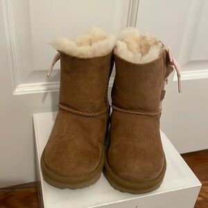Like new Toddler UGG Pink Bow Boots Size 6